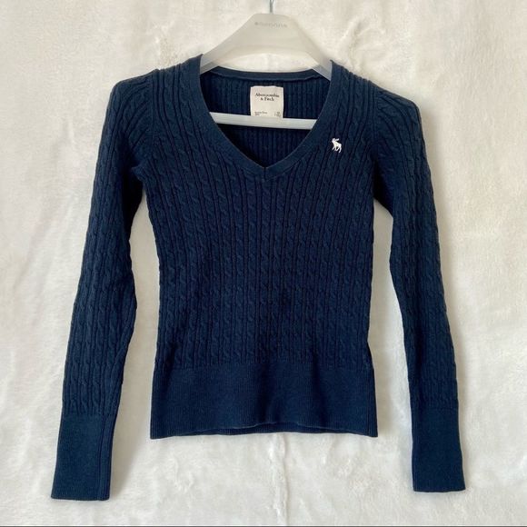 Abercrombie & Fitch Sweaters - Abercrombie & Fitch Navy Cable Knit V-neck Sweater